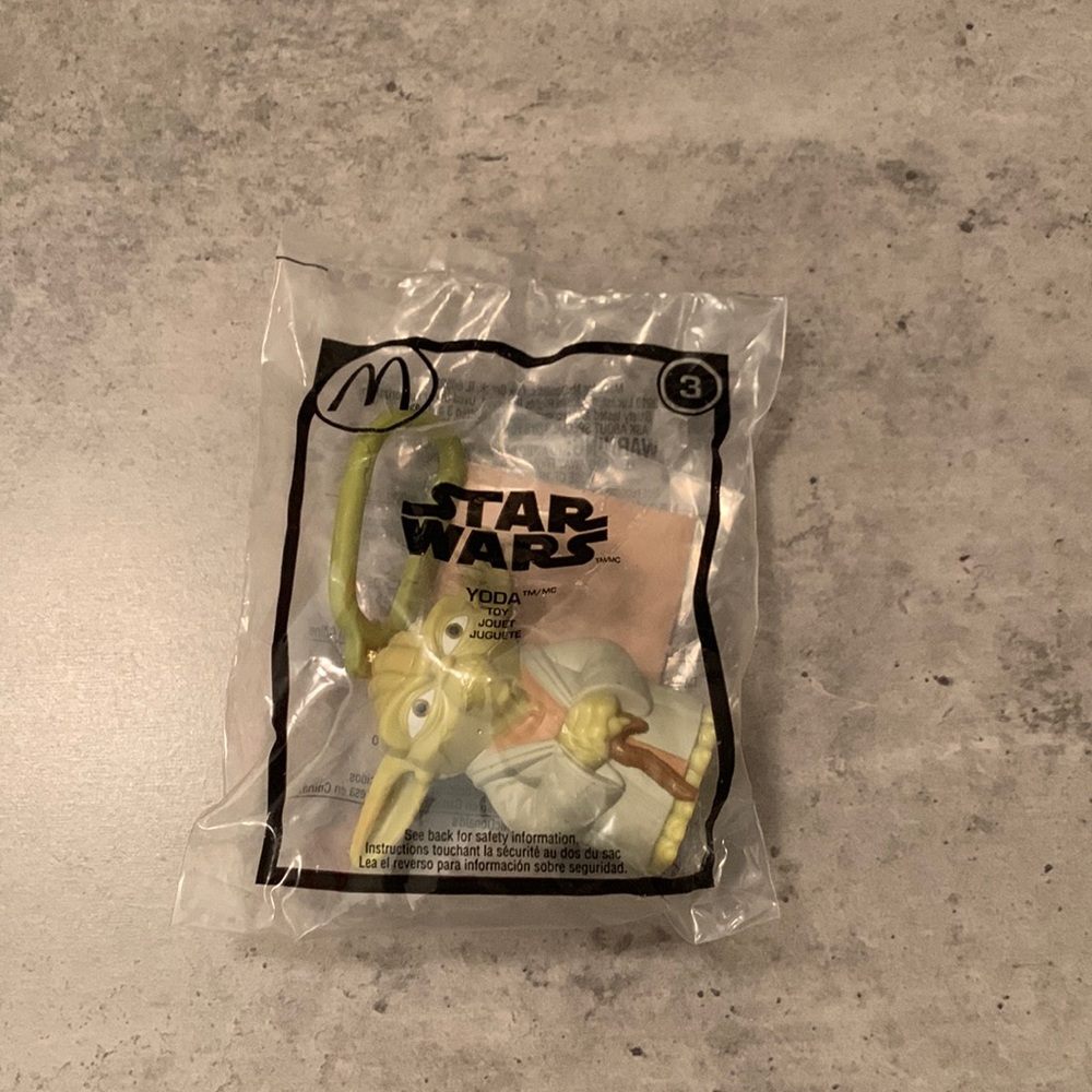 McDonald's Happy Meal - Star Wars - Yoda Toy #3 Keychain - Picture 1 of 2